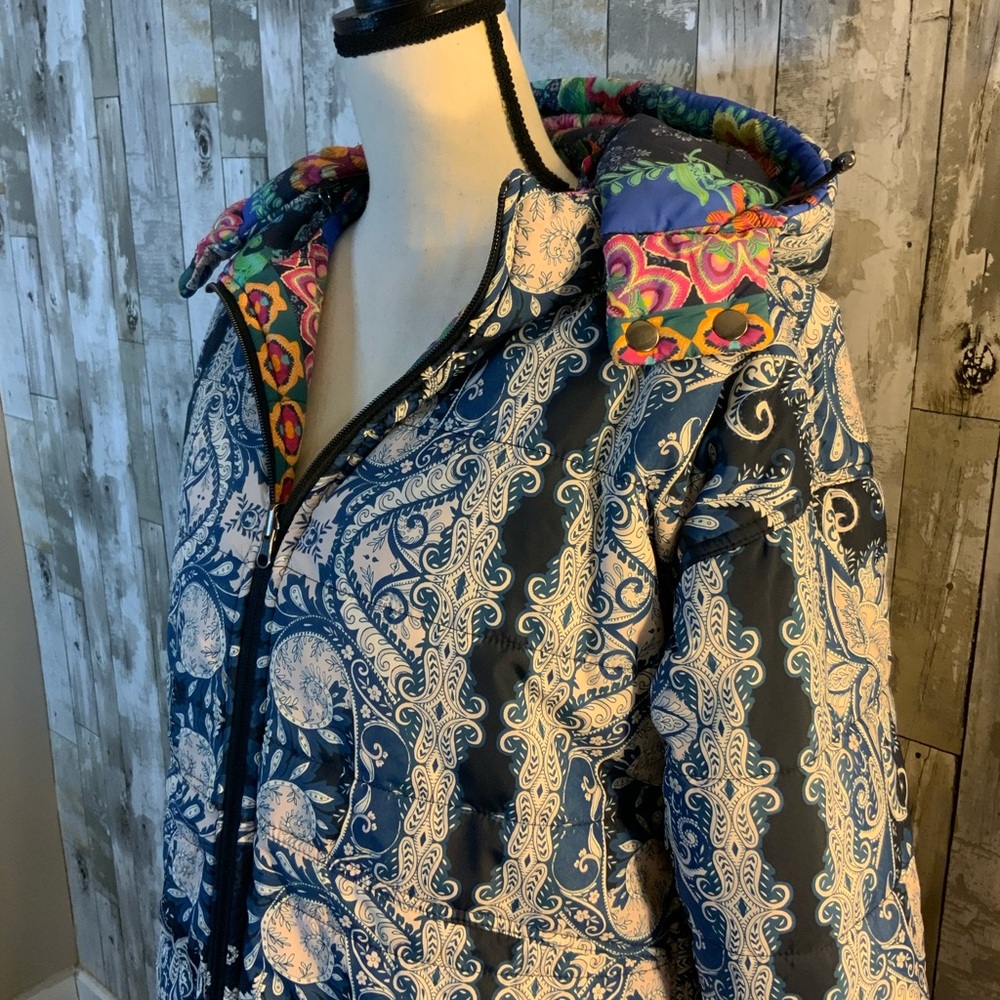 Johnny Was Multicolor Reversible Puffer Jacket w/removable hood. Size S - Picture 4 of 7